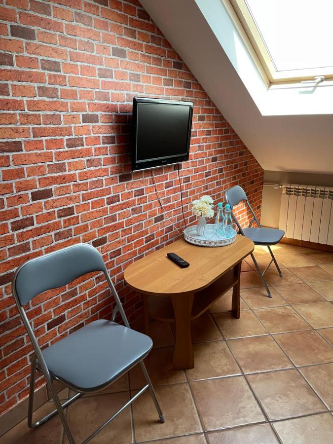 Ostrzeszów Restauracja Rozmarzyn酒店 外观 照片